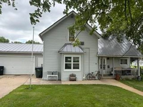 Photo of 117 N Lincoln Street, Lancaster, WI 53813 (MLS # 2026246)