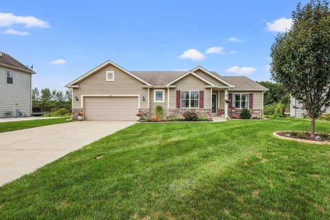 Photo of 1132 Red Oak Circle, Watertown, WI 53094 (MLS # 2035503)
