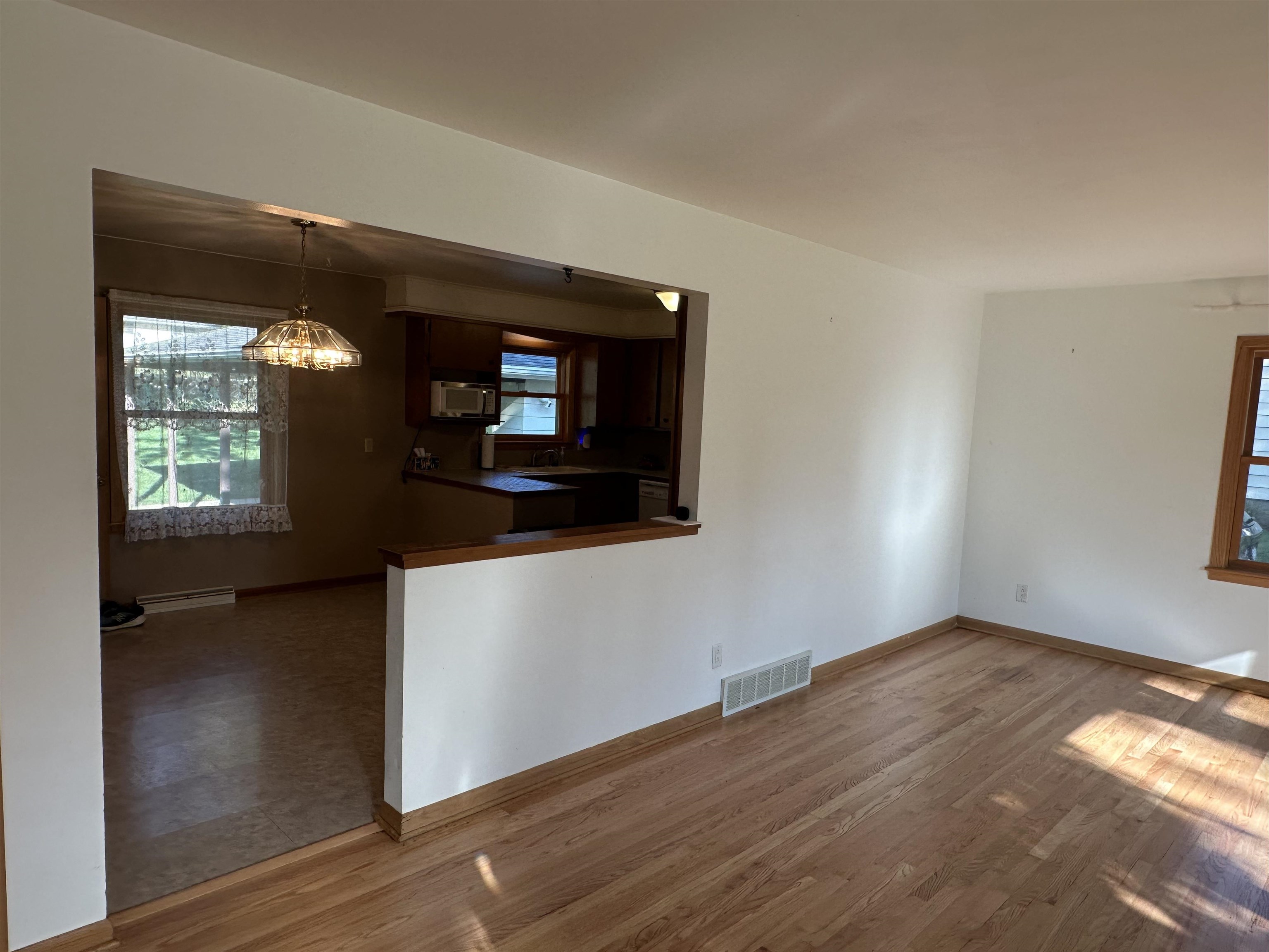 Madison, Wisconsin 53716, United States, 3 Bedrooms Bedrooms, ,2 BathroomsBathrooms,Residential,Active,210861