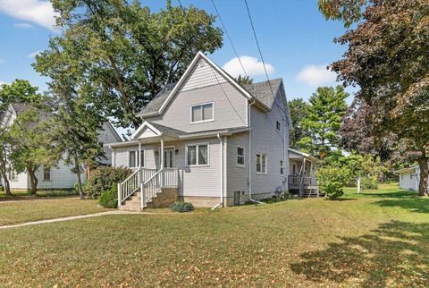 Tiny photo for 333 E Montello Street, Montello, WI 53949 (MLS # 2007892)
