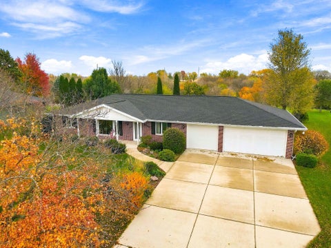 Photo of 4546 Hearthridge Drive, Janesville, WI 53546 (MLS # 2035667)