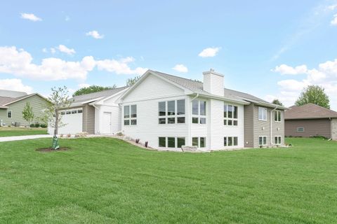 Photo of 772 N Waveland Road, Janesville, WI 53548 (MLS # 2023811)