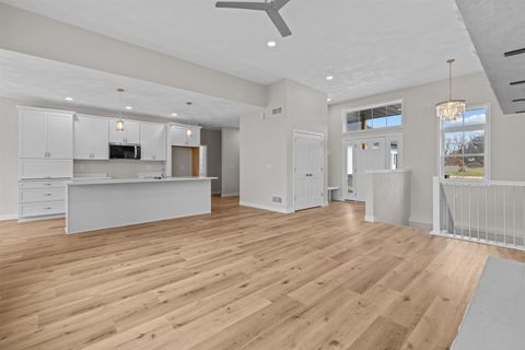 Tiny photo for 5611 N Vista Lane, Janesville, WI 53548 (MLS # 2013024)