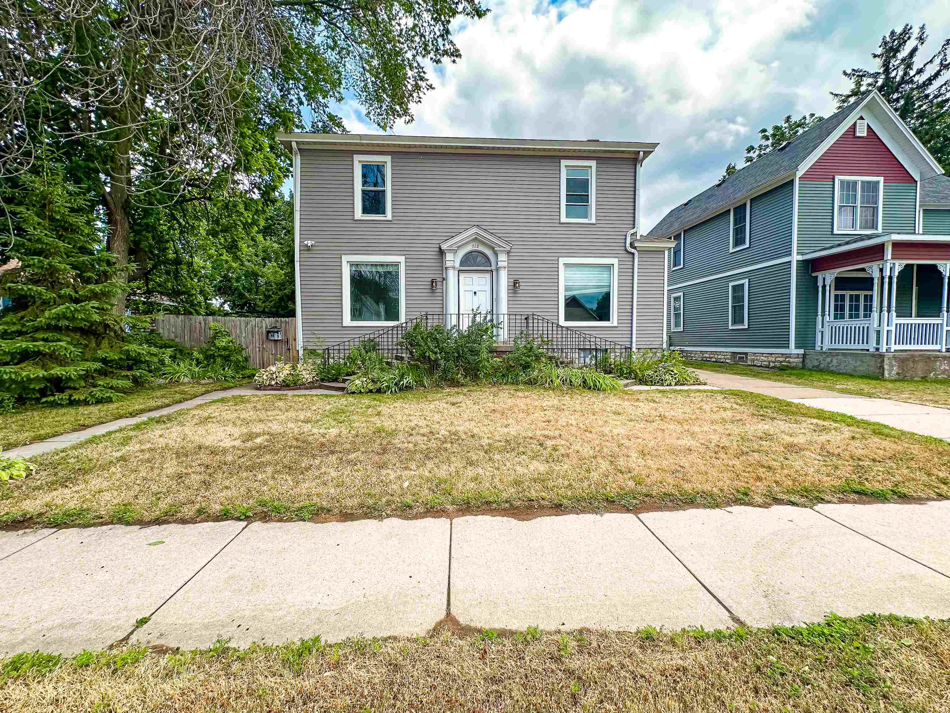 712 Marinette Avenue - Photo 2
