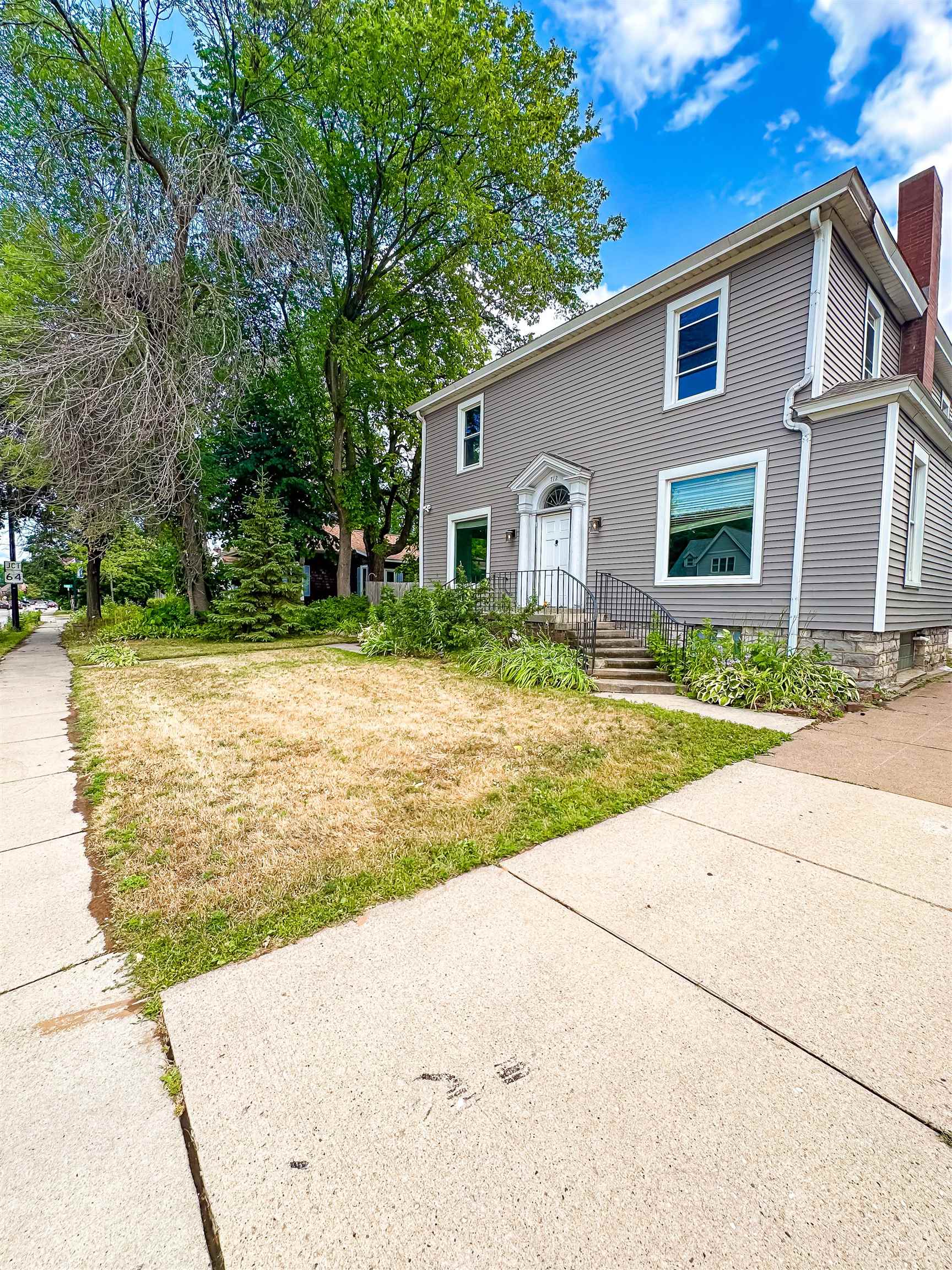 712 Marinette Avenue - Photo 3