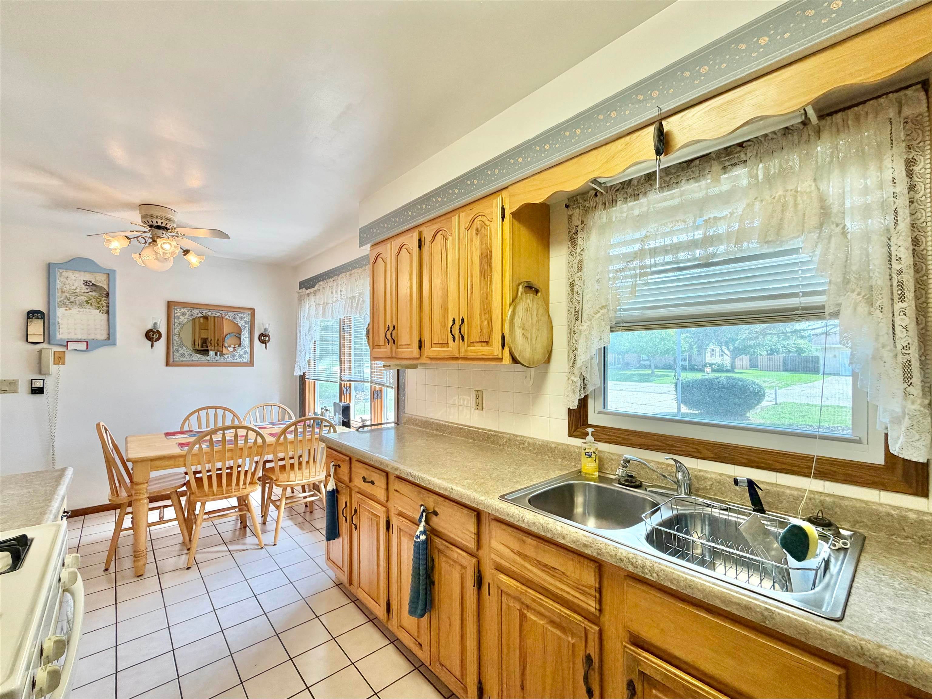 721 E Morning Glory Lane