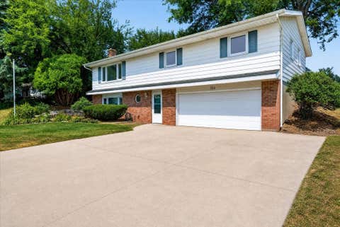 Photo of 924 Buena Vista Drive, Sun Prairie, WI 53590 (MLS # 2029266)