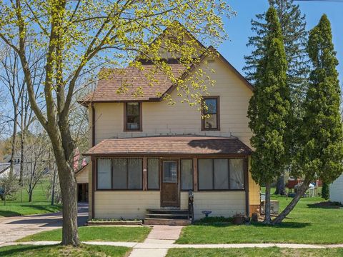 Photo of 315 S Pine Street, Reedsburg, WI 53959 (MLS # 2021425)