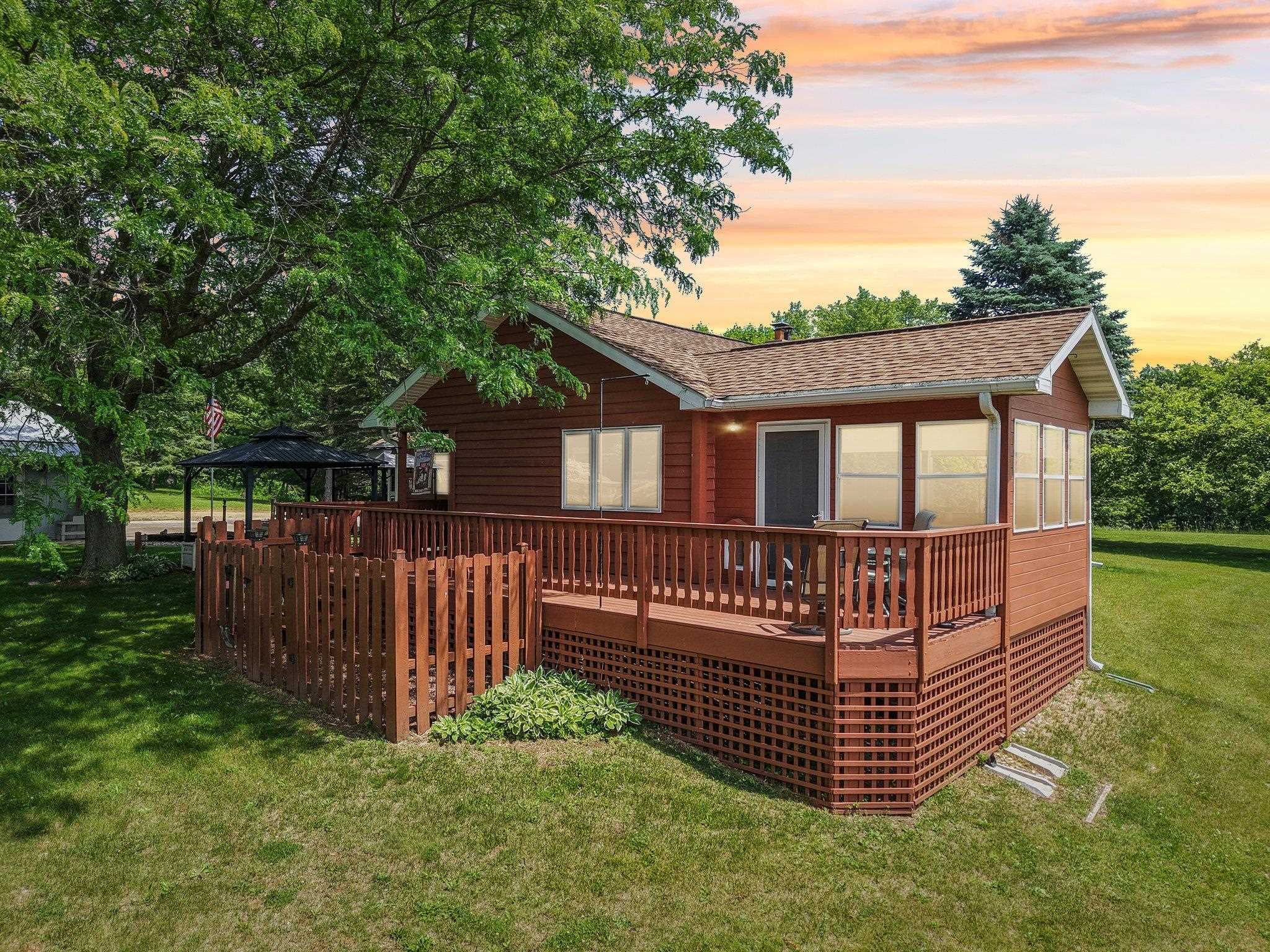 La Valle, Wisconsin 53941, United States, 4 Bedrooms Bedrooms, ,3 BathroomsBathrooms,Residential,Active,156094