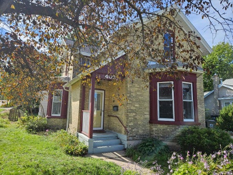 Photo of 402 W Carroll Street, Portage, WI 53901 (MLS # 2034202)