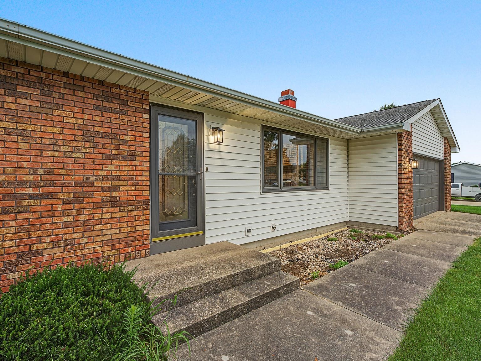 587 Washington Street - Photo 4