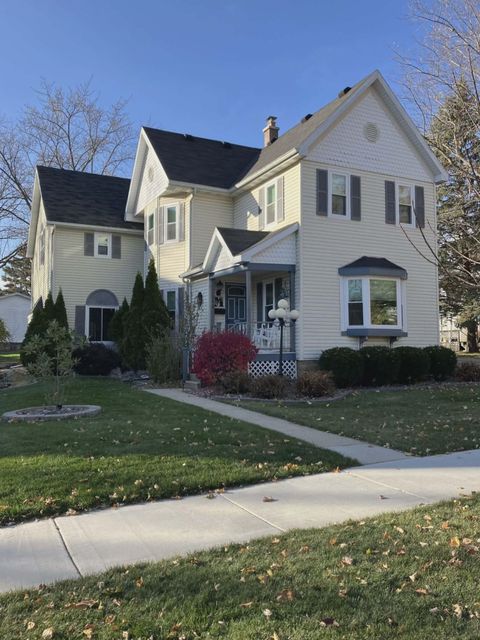 Photo of 142 Dewey Street, Sun Prairie, WI 53590 (MLS # 2014511)
