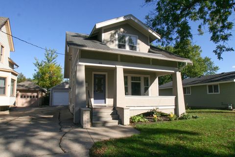 Photo of 214 N Chatham Street, Janesville, WI 53548 (MLS # 2009367)