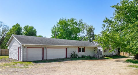 Photo of 972 E Philhower Road, Beloit, WI 53511 (MLS # 2026446)