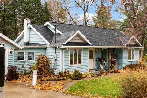 Photo of 1713 E Howard Drive, Edgerton, WI 53534 (MLS # 2012458)