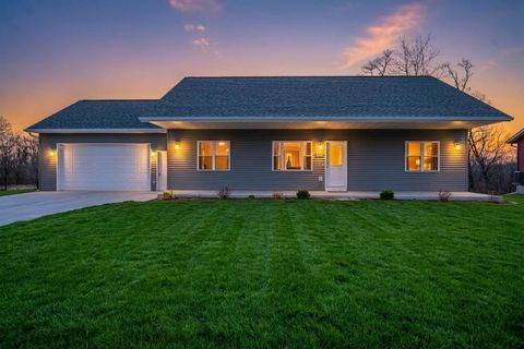 Photo of 511 Oak Grove Drive, Necedah, WI 54646 (MLS # 2018379)