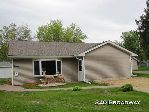 Photo of 240 Broadway Street, Platteville, WI 53818 (MLS # 2022288)