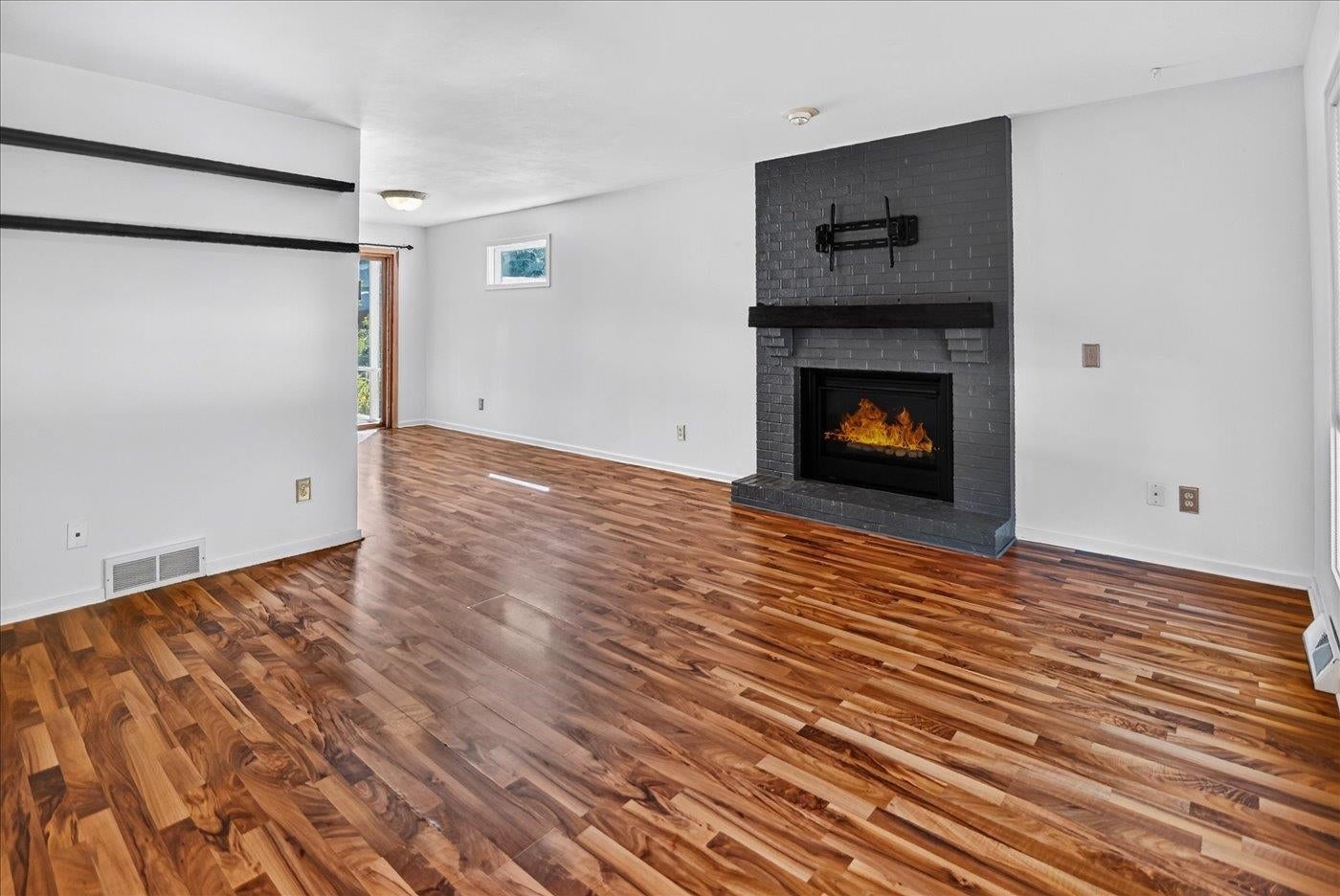 5713 Highland Way