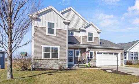 Photo of 466 CRESCENDO Drive, Sun Prairie, WI 53590 (MLS # 2018534)