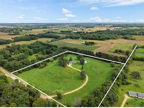 Photo of 994 Tipperary Road, Oregon, WI 53575 (MLS # 2033292)