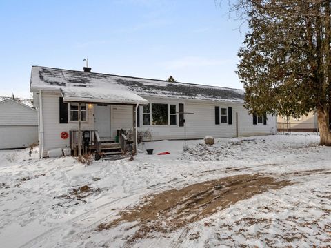 Photo of 914 S 35th Street, Manitowoc, WI 54220 (MLS # 2015318)