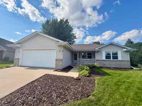 Photo of 4333 Fieldcrest Drive, Janesville, WI 53546 (MLS # 2031278)