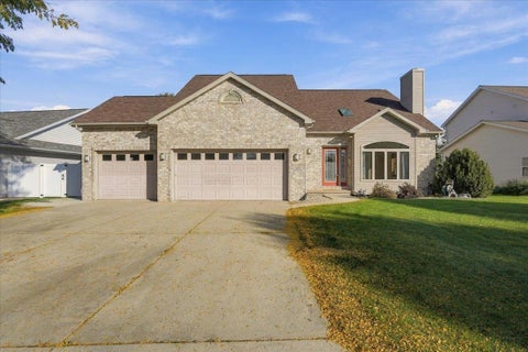 Photo of 3154 Bull Run, Sun Prairie, WI 53590 (MLS # 2033834)