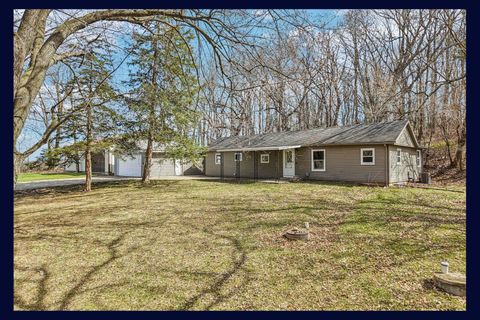 Photo of 5040 Crestview Road, Marshall, WI 53559 (MLS # 2020019)
