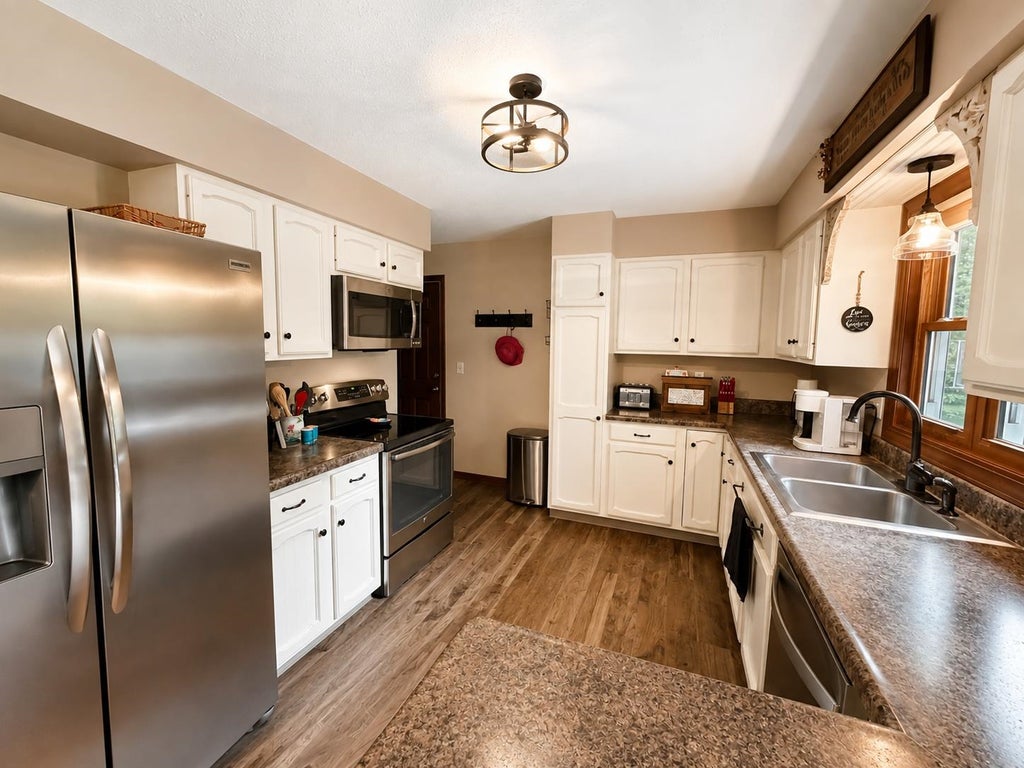 2225810475 Real Estate Search