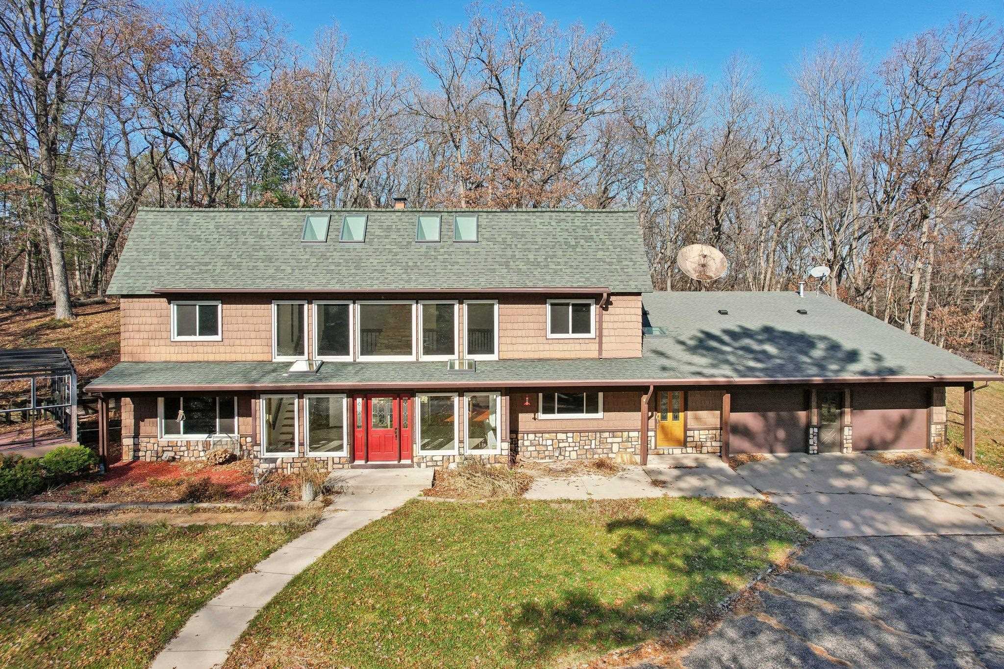 Reedsburg, Wisconsin 53959, United States, 4 Bedrooms Bedrooms, ,3 BathroomsBathrooms,Residential,Active,34042