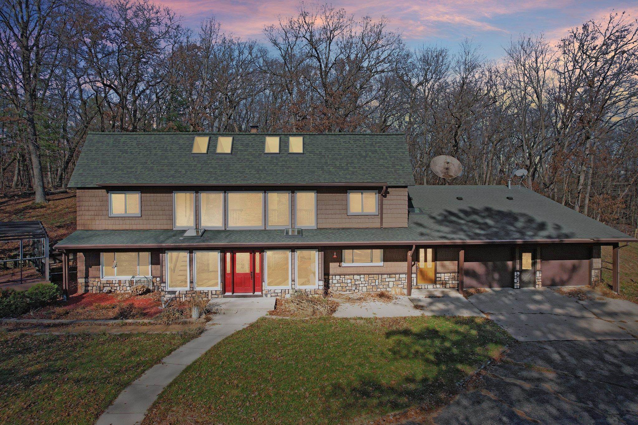 Reedsburg, Wisconsin 53959, United States, 4 Bedrooms Bedrooms, ,3 BathroomsBathrooms,Residential,Active,34042