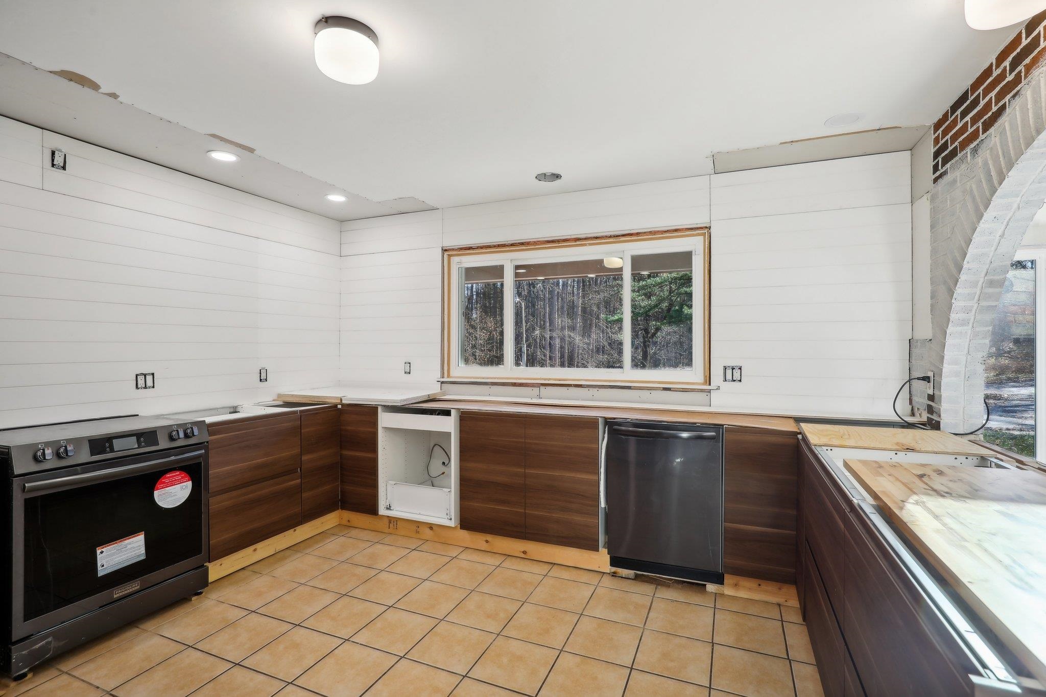 Reedsburg, Wisconsin 53959, United States, 4 Bedrooms Bedrooms, ,3 BathroomsBathrooms,Residential,Active,34042