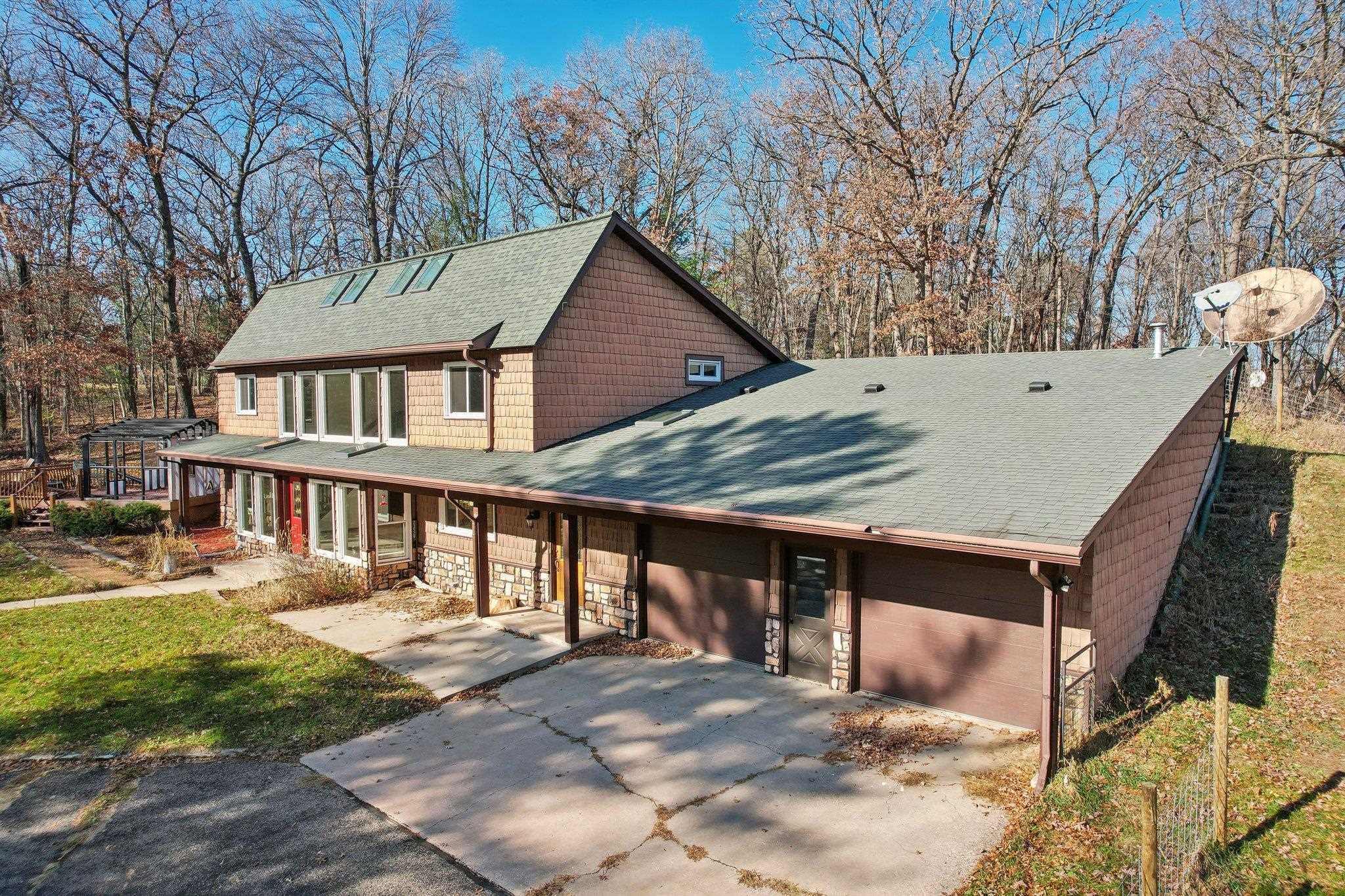 Reedsburg, Wisconsin 53959, United States, 4 Bedrooms Bedrooms, ,3 BathroomsBathrooms,Residential,Active,34042