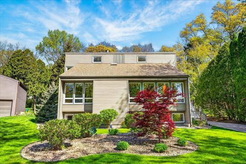 Photo of 1118 Sunridge Drive, Madison, WI 53711 (MLS # 2022815)