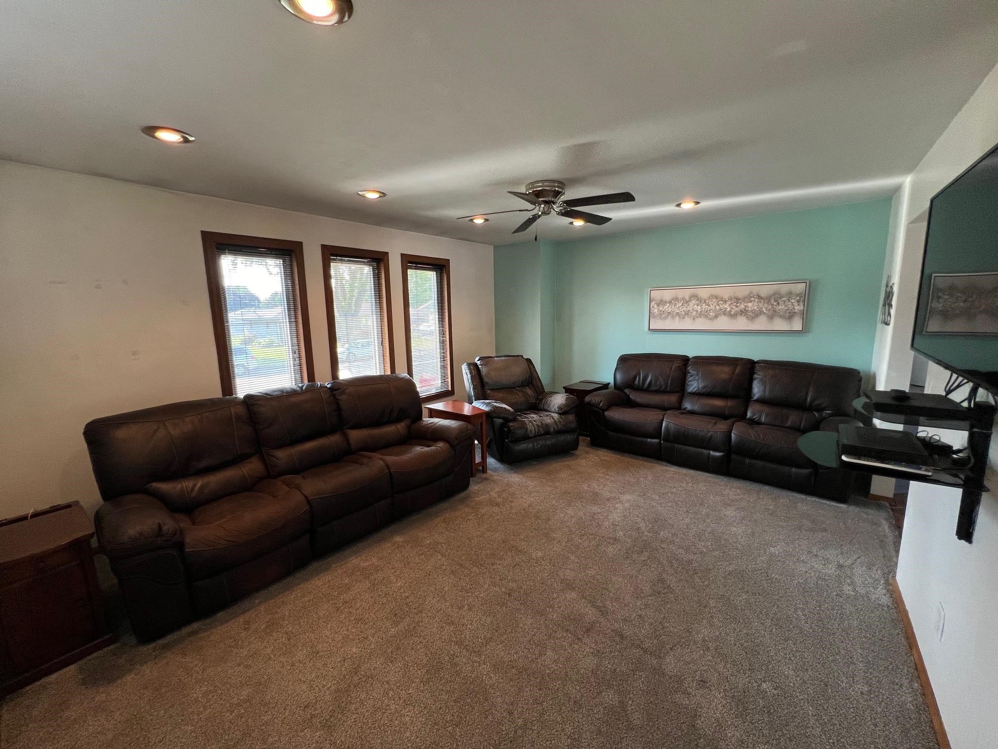 1327 S Walnut Street