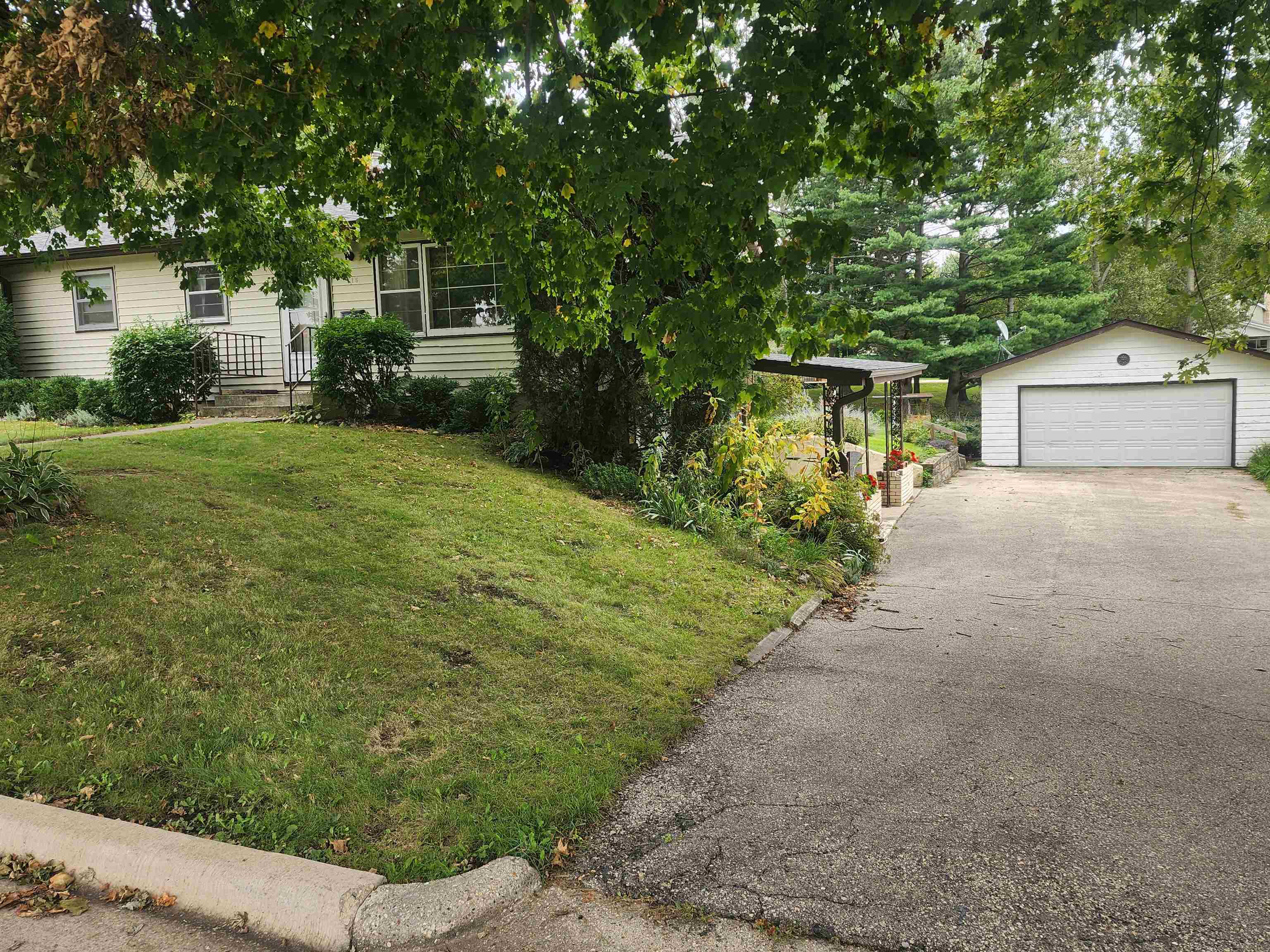 515 N Hickory Street - Photo 2