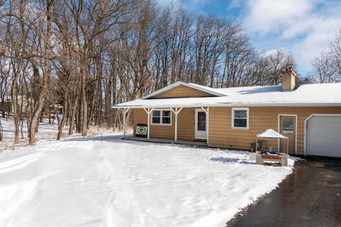 Photo of N6646 Fawn Circle, Pardeeville, WI 53954 (MLS # 2014483)
