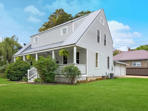 Photo of 503 S Wacouta Avenue, Prairie du Chien, WI 53821 (MLS # 2032832)