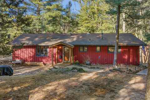 Photo of N8432 Valley Drive, Wisconsin Dells, WI 53965 (MLS # 2016953)