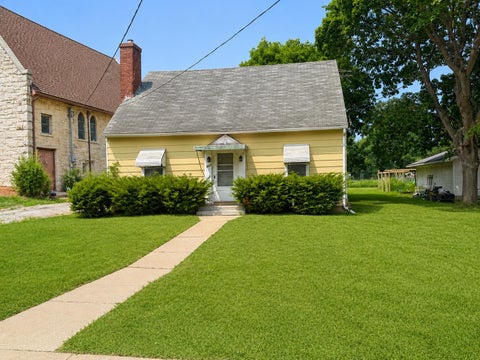 Photo of 237 N Main Street, Cottage Grove, WI 53527 (MLS # 2028627)