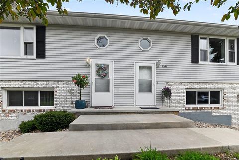 Photo of 2660-2658 Chesapeake Drive, Fitchburg, WI 53719 (MLS # 2022519)
