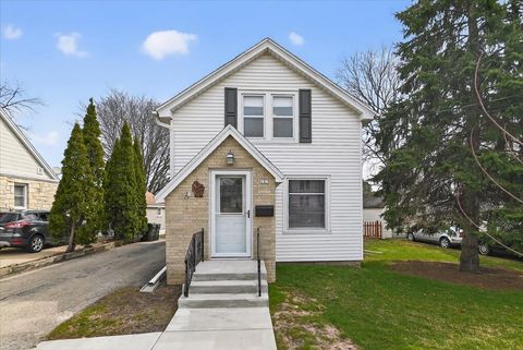 Photo of 127 Union Street, Sun Prairie, WI 53590 (MLS # 2020658)