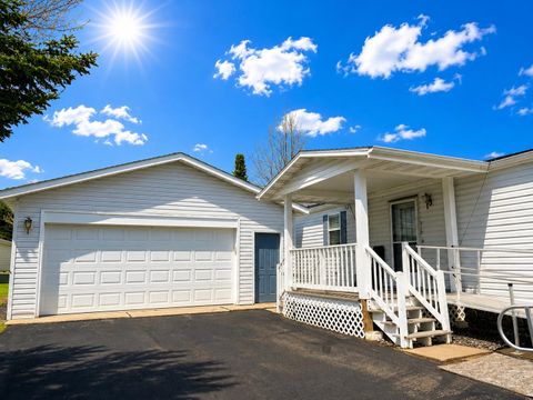 Photo of 84 Edgewater Court, Rhinelander, WI 54501 (MLS # 2022749)