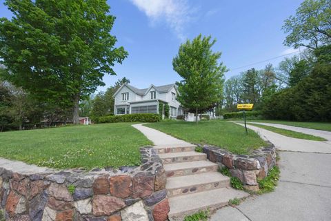 Photo of 304 Tenth Ave Street, Baraboo, WI 53913 (MLS # 2024307)