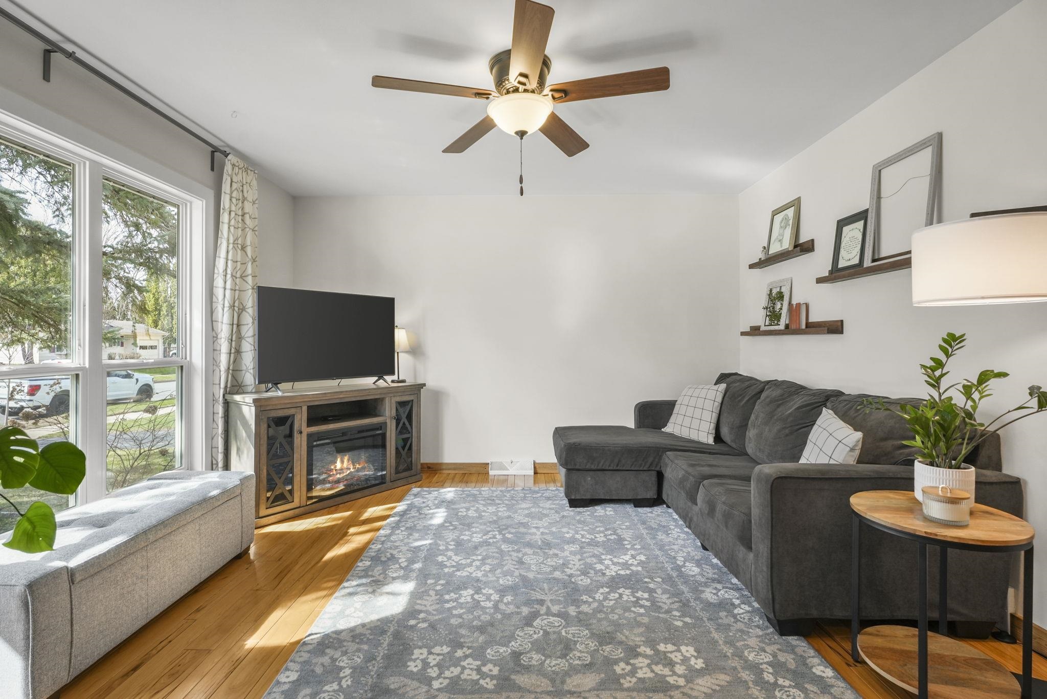 1809 Golden Oak Lane