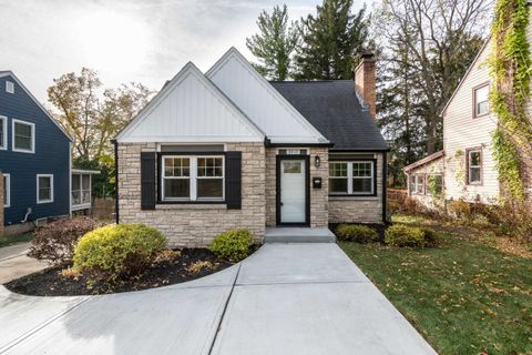 Photo of 3917 Mineral Point Road, Madison, WI 53705 (MLS # 2012171)