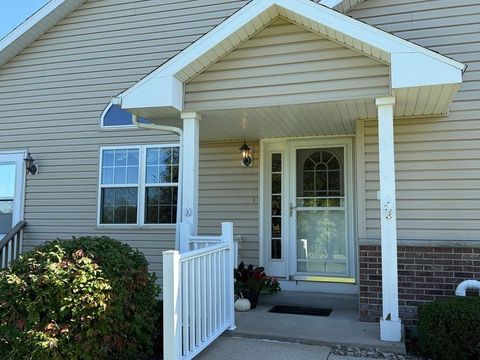 Photo of 128 Summit Court, Columbus, WI 53925 (MLS # 2010508)