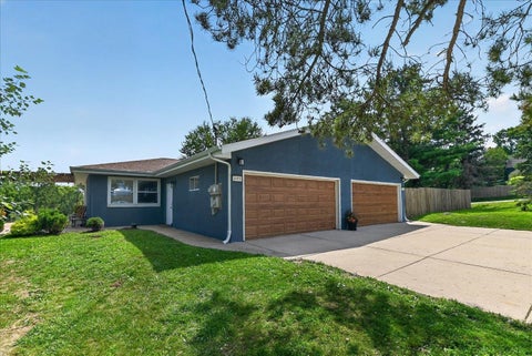 Photo of 4686-4688 Capitol View Road, Middleton, WI 53562 (MLS # 2031478)