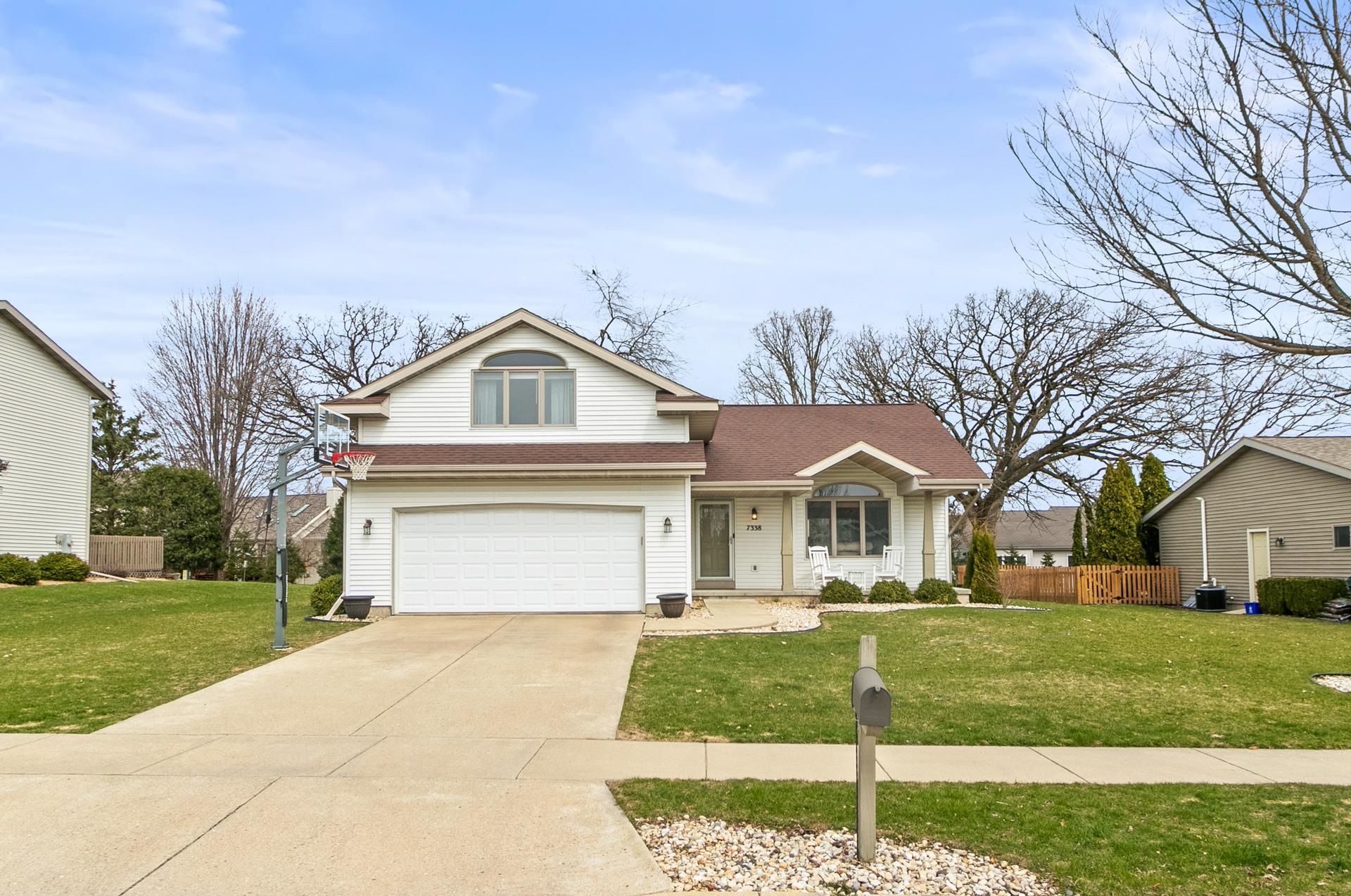 7338 Blue Maple Trail