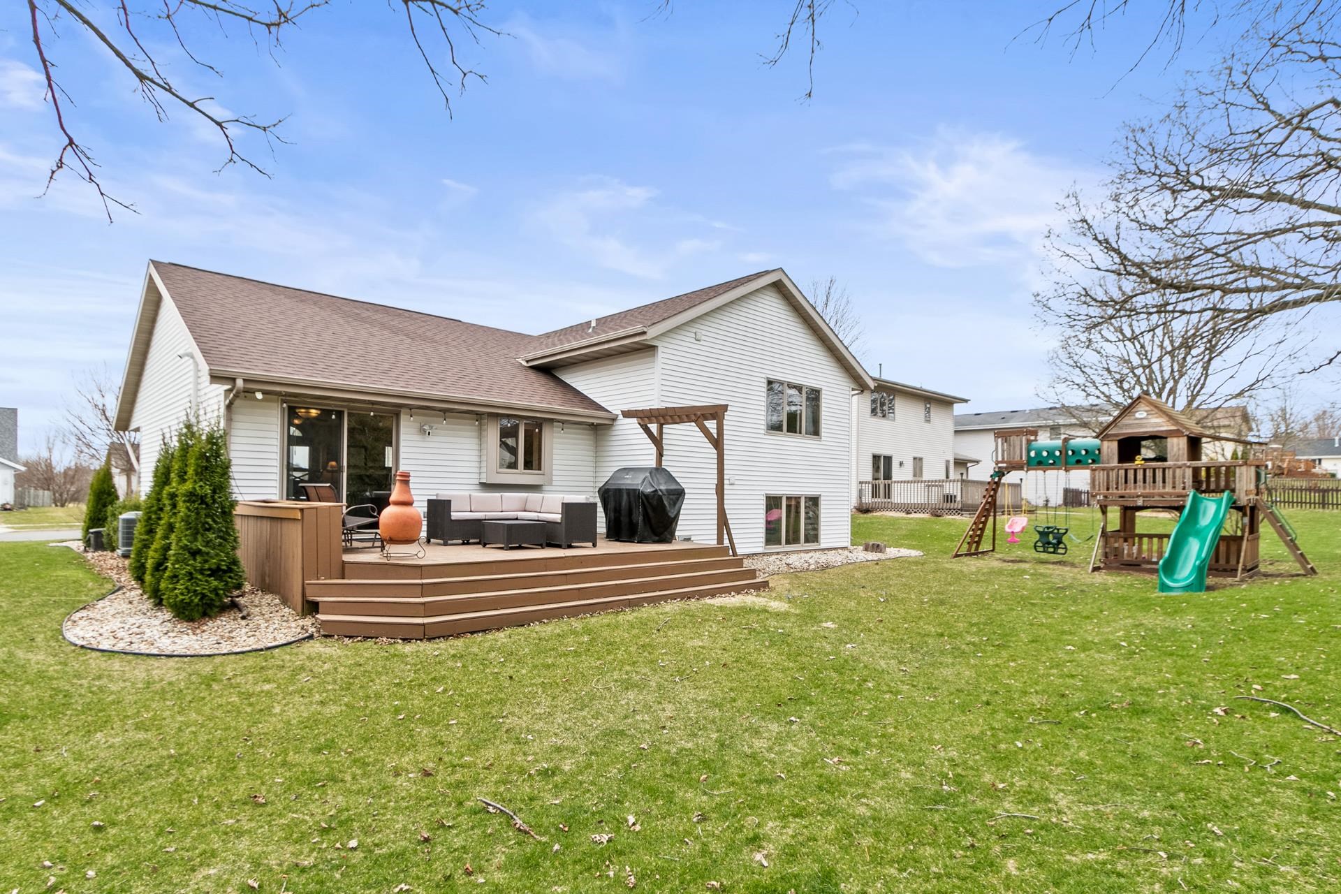 7338 Blue Maple Trail